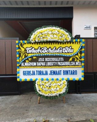 Papan Bunga Duka di Topoyo