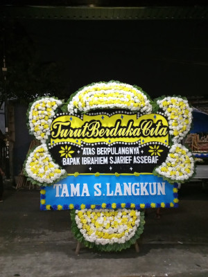 Papan Bunga Duka di Topoyo